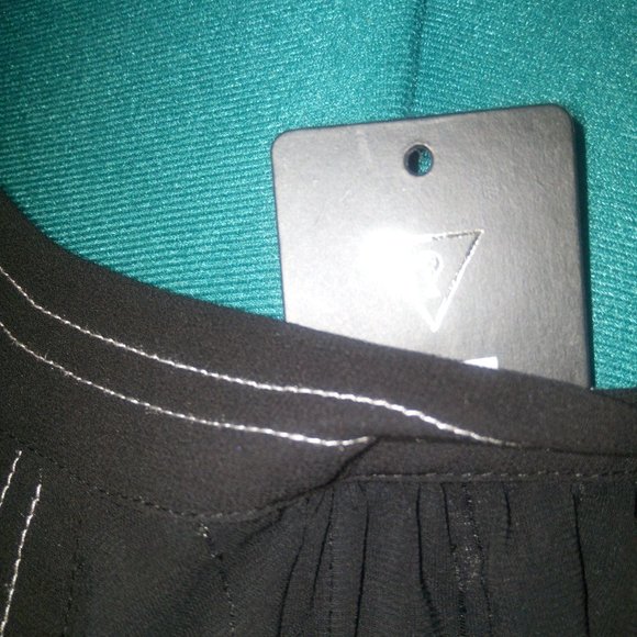 Guess Cherelle Cold-Shoulder Illusion Blouse in Black Sz S - Picture 8 of 9